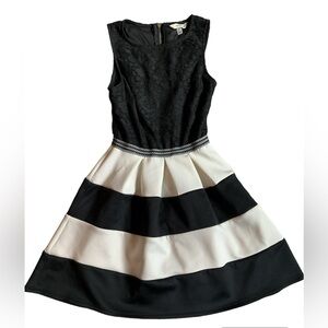 Semi formal sleeveless dress